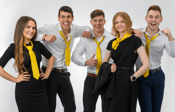 Die stolzen Lehrabgänger: Ilza Bekiri, Samuel Zehnder, Dominic Werner, Stefanie Bruder und Samuel Bickel (v.l.n.r.) Lehrabgänger der Schaffhauser Kantonalbank 2019