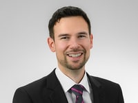 Yves Jäckle – Leiter Beratungs- & Investment-Services und Mitglied der Geschäftsleitung bei der Schaffhauser Kantonalbank Yves Jäckle – Leiter Beratungs- & Investment-Services und Mitglied der Geschäftsleitung bei der Schaffhauser Kantonalbank